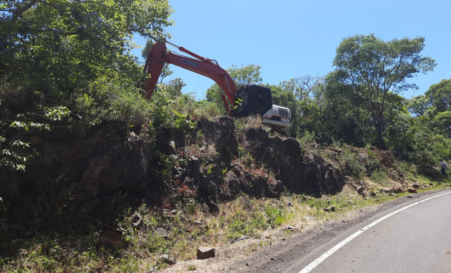 Serviços no km 487 da PR-170 em Bituruna