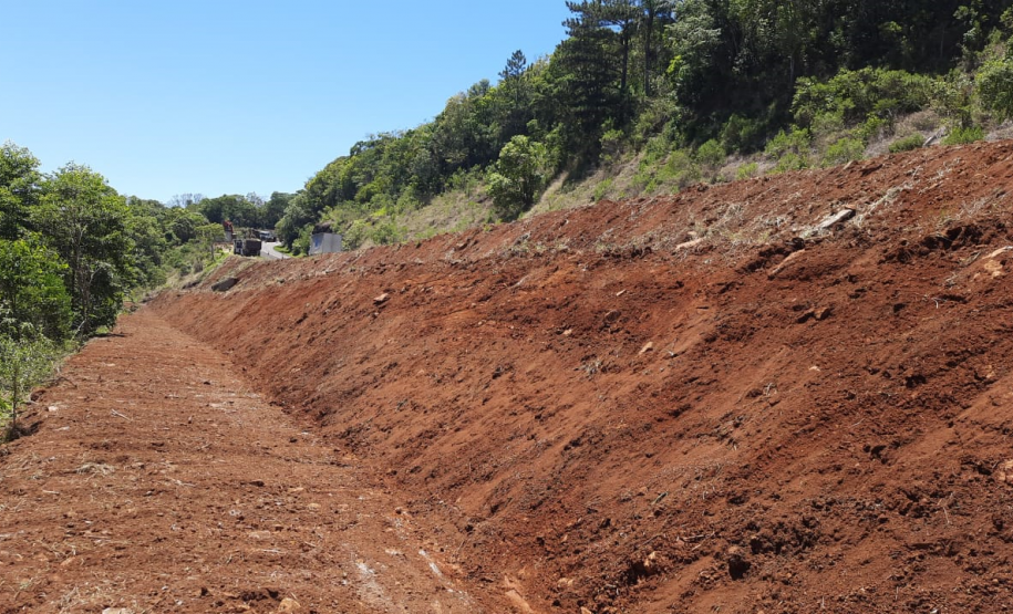 Serviços no km 487 da PR-170 em Bituruna