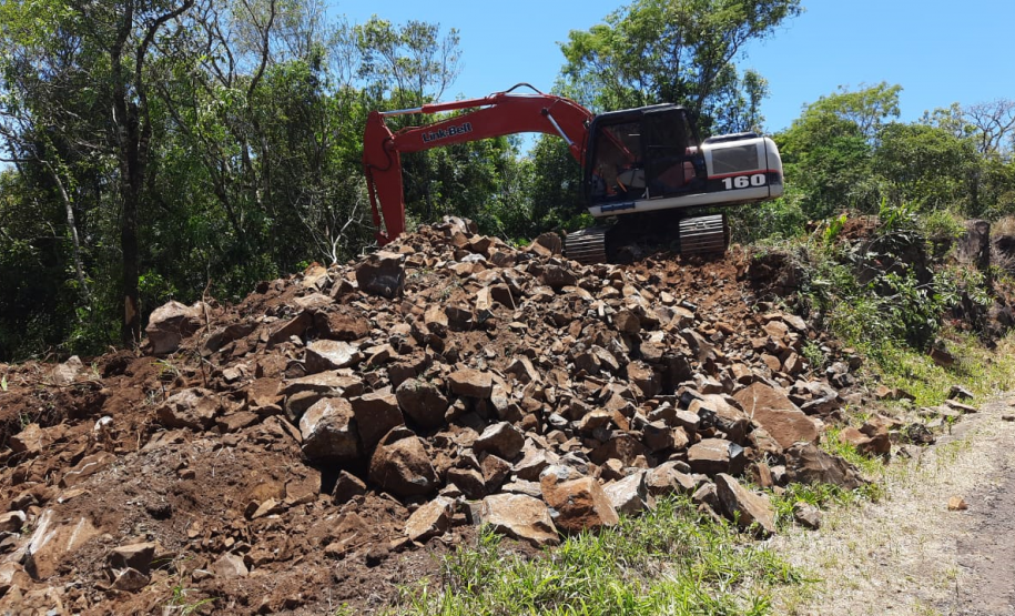 Serviços no km 487 da PR-170 em Bituruna