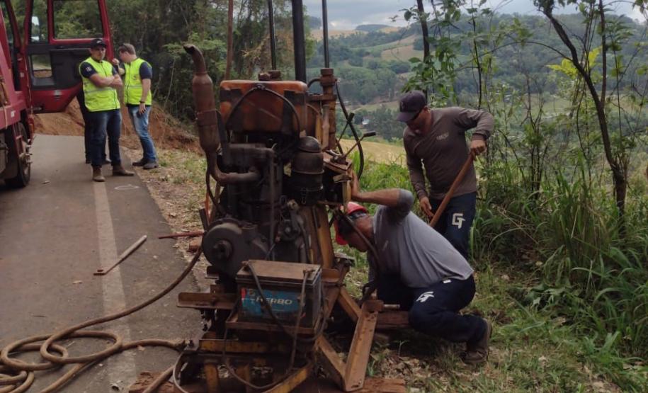 Obra emergencial na PR-182 em Salgado Filho