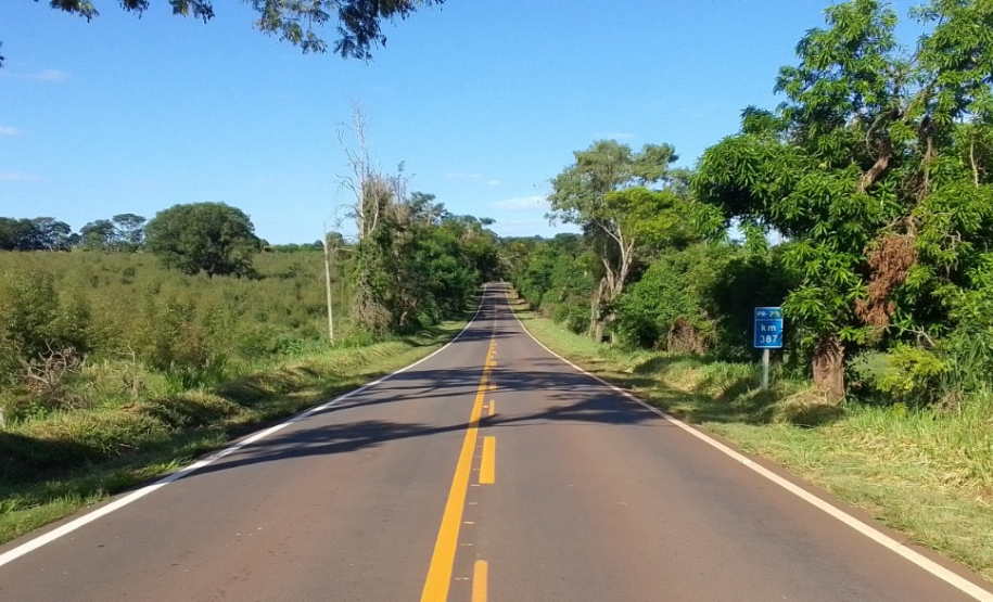 Serviços de sinalização rodoviária na PR-218