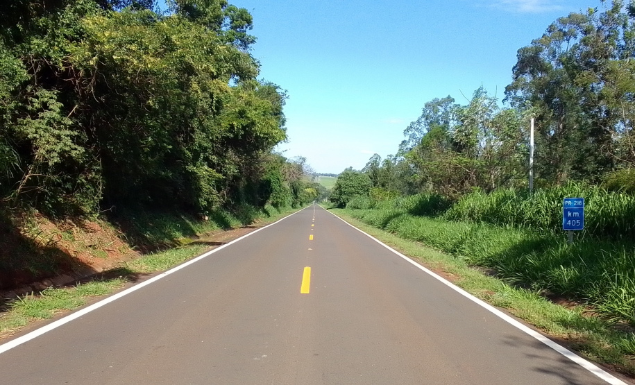 Serviços de sinalização rodoviária na PR-218