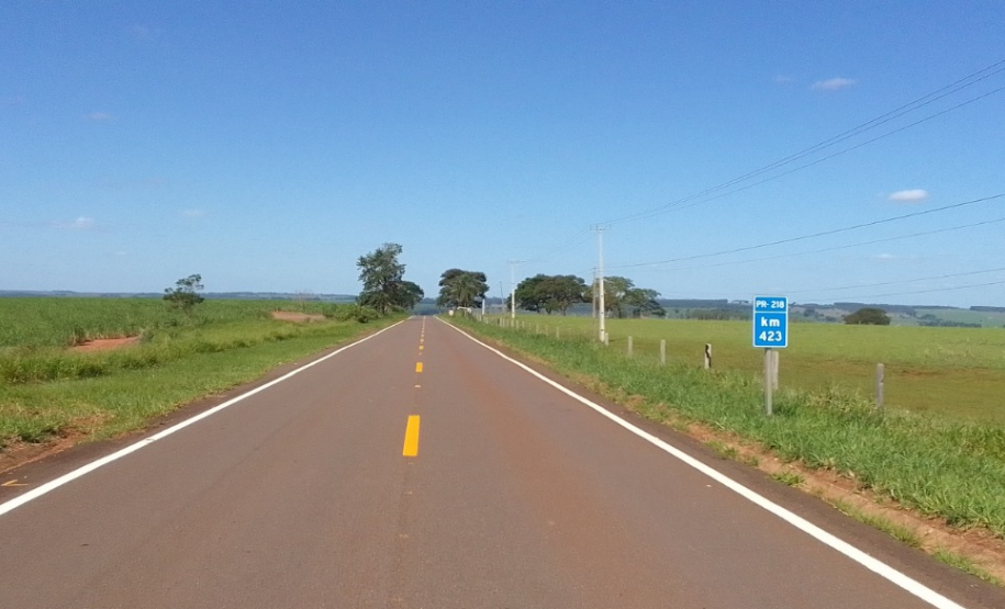 Serviços de sinalização rodoviária na PR-218