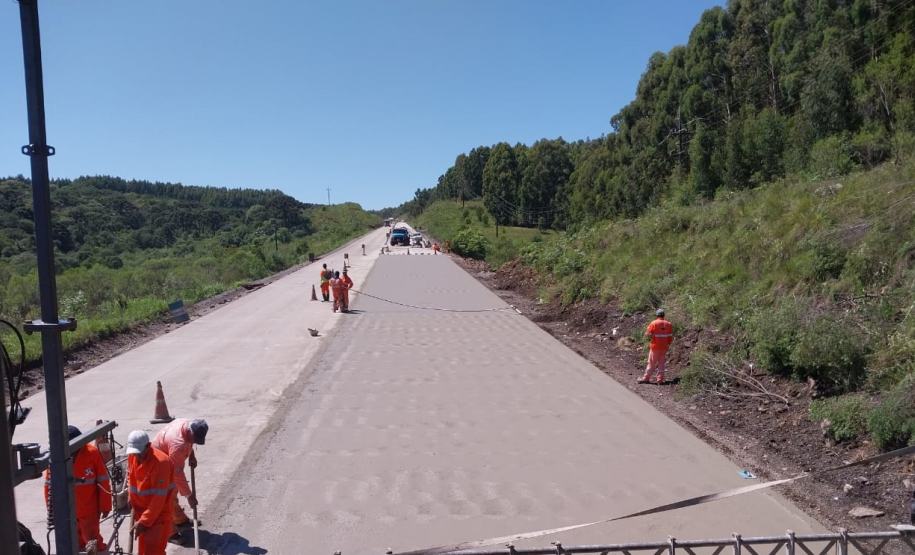 Serviços da obra de whitetopping na PRC-280