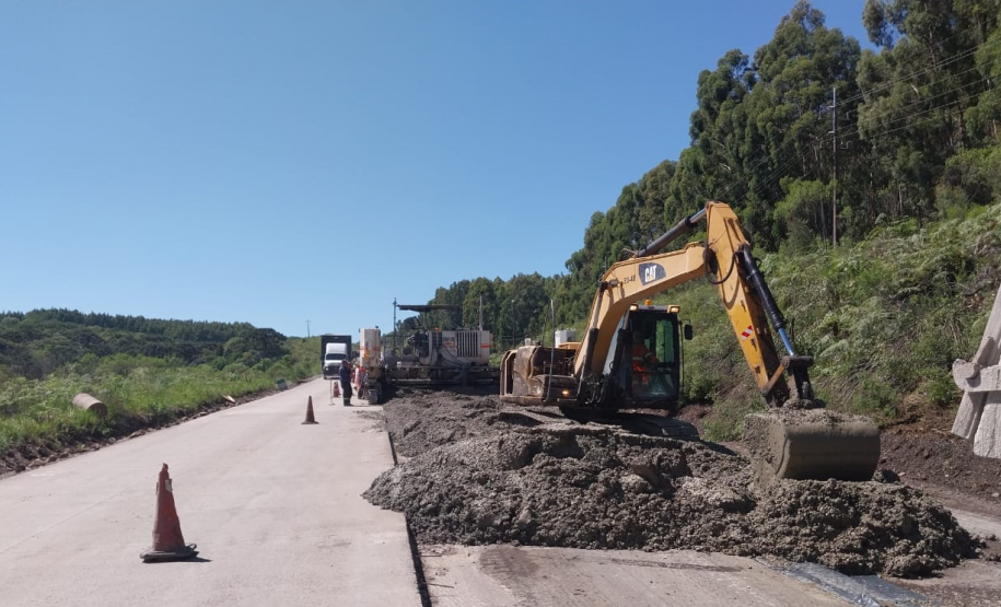 Serviços da obra de whitetopping na PRC-280