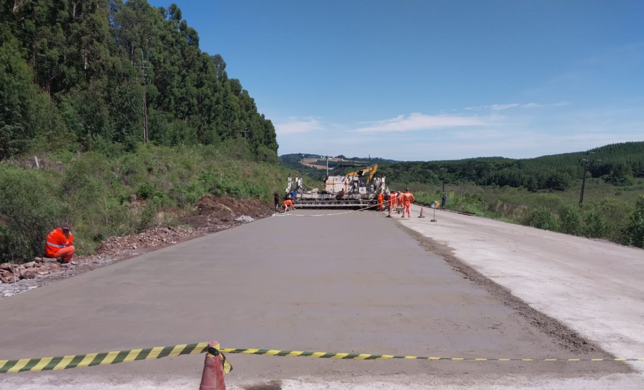 Serviços da obra de whitetopping na PRC-280