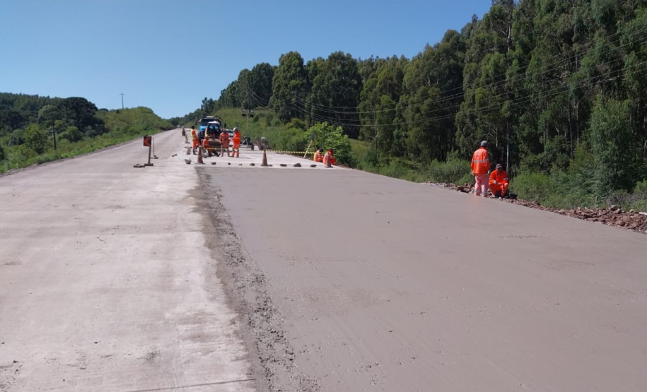 Serviços da obra de whitetopping na PRC-280