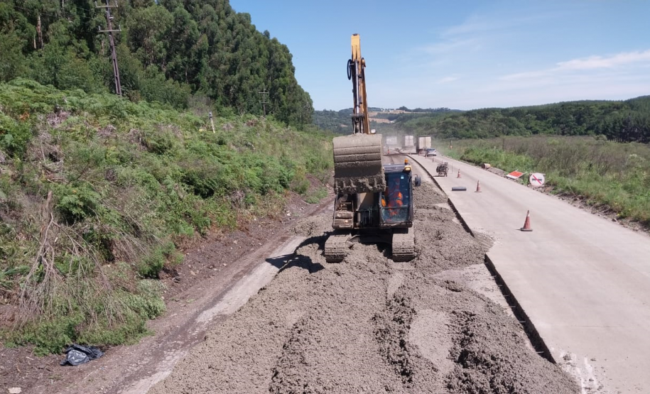 Serviços da obra de whitetopping na PRC-280