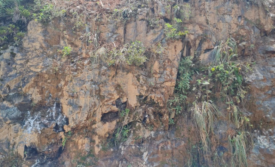 Guindaste do DER/PR na BR-277