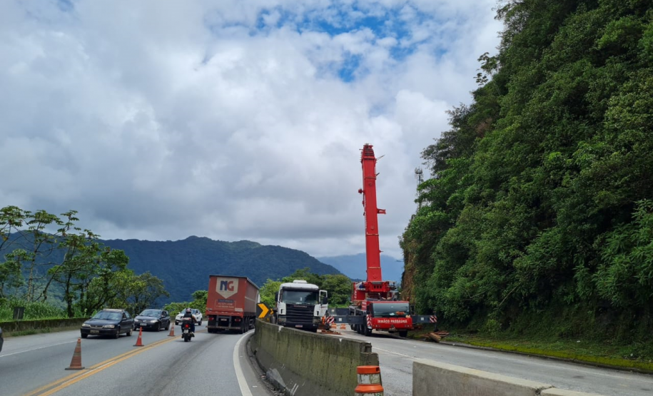 Guindaste do DER/PR na BR-277