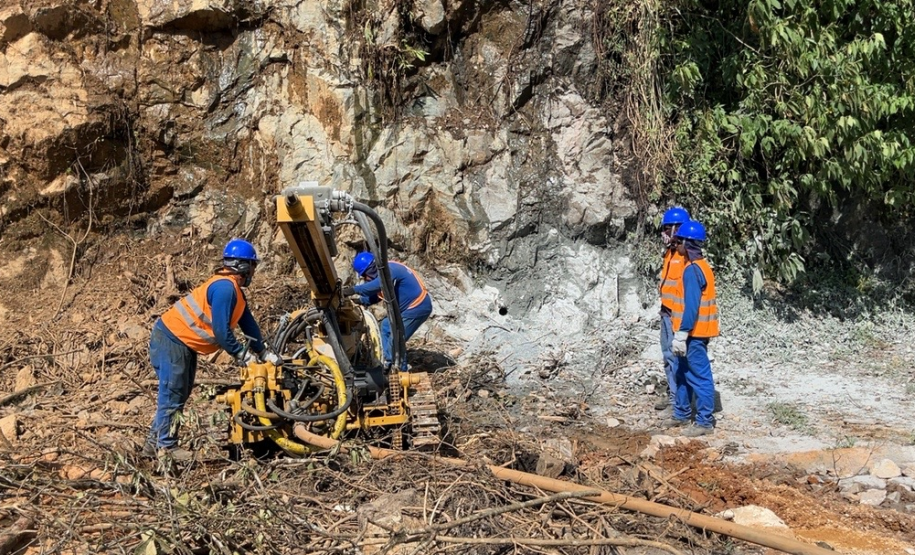 Perfuração de rocha
