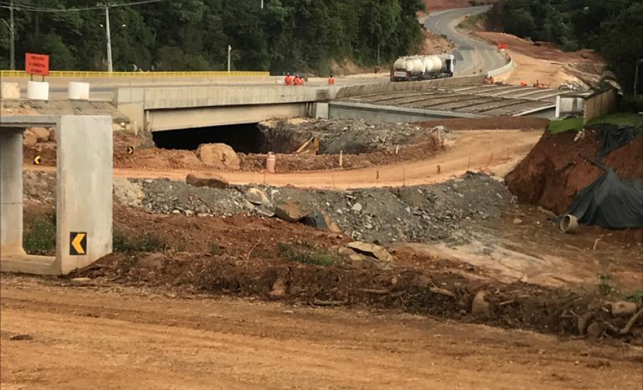 Serviços da duplicação da Rodovia dos Minérios