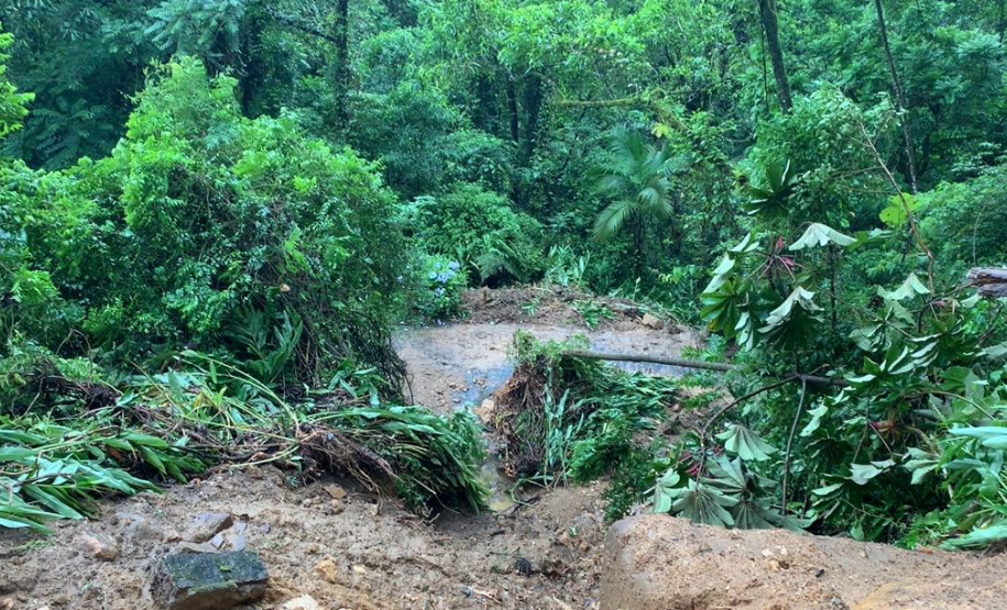 Escorregamentos de terra na Estrada da Graciosa