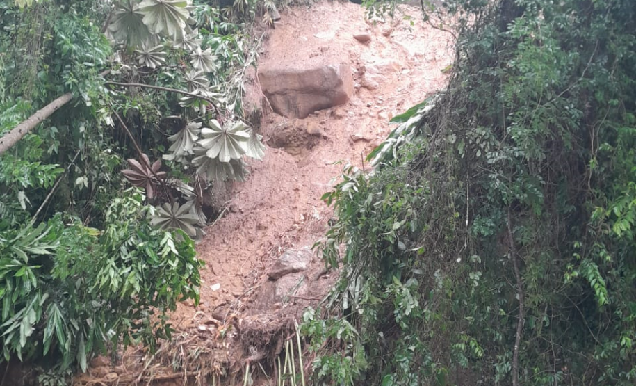 Escorregamentos de terra na Estrada da Graciosa