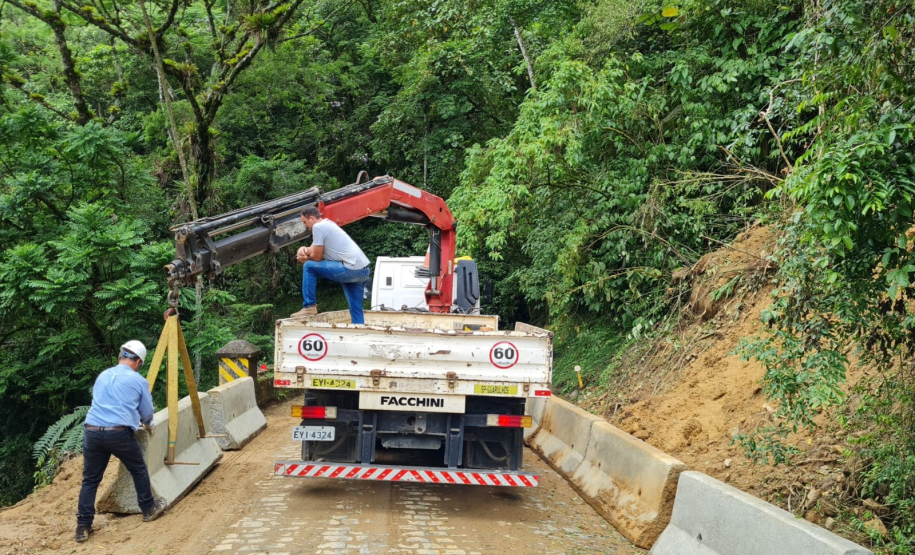 Implantação de barreiras New Jersey