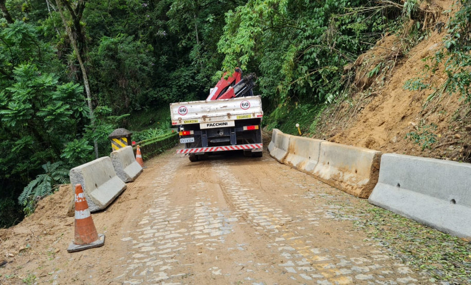 Implantação de barreiras New Jersey