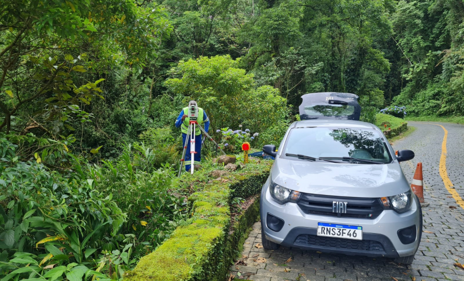 Topografia no km 11 da Estrada da Graciosa