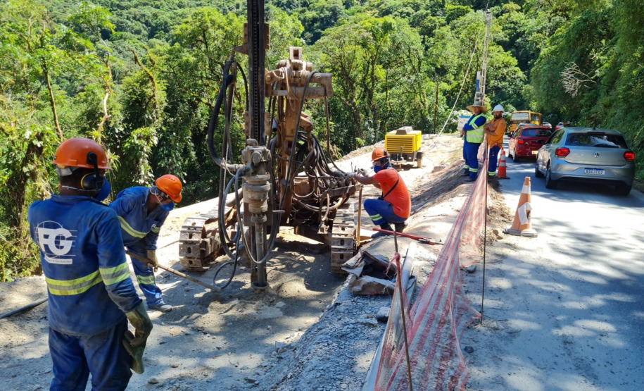 Serviços no km 7 da Estrada da Graciosa