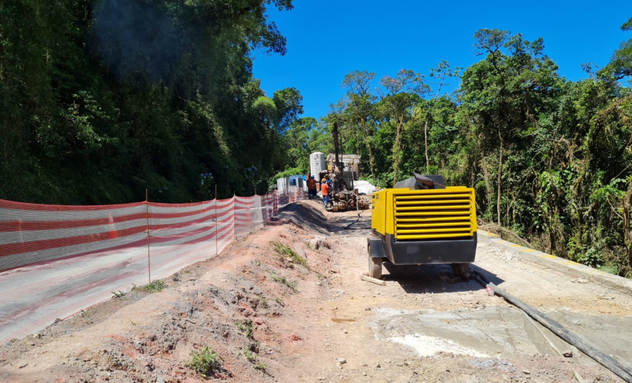 Serviços no km 7 da Estrada da Graciosa