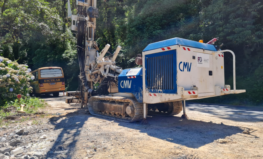 Serviços no km 7 da Estrada da Graciosa