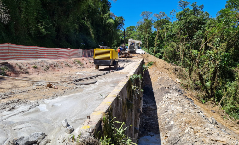 Serviços no km 7 da Estrada da Graciosa