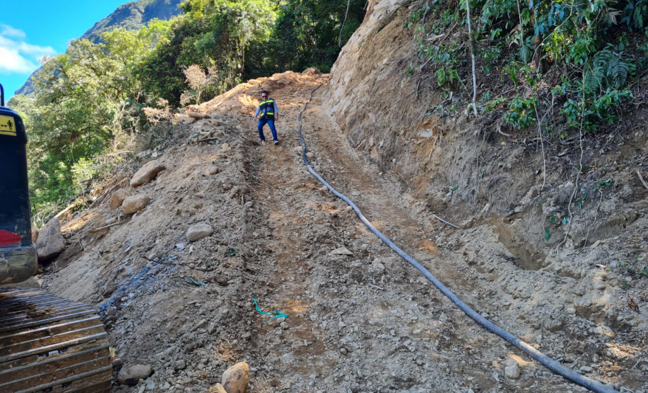 Serviços no km 8 da Estrada da Graciosa