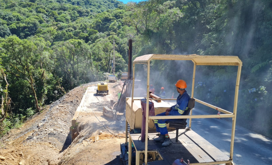 Serviços no km 7 da Estrada da Graciosa