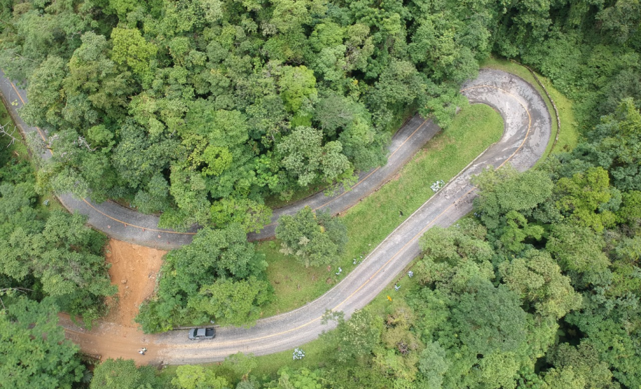 Danos no km 11+600 da Estrada da Graciosa