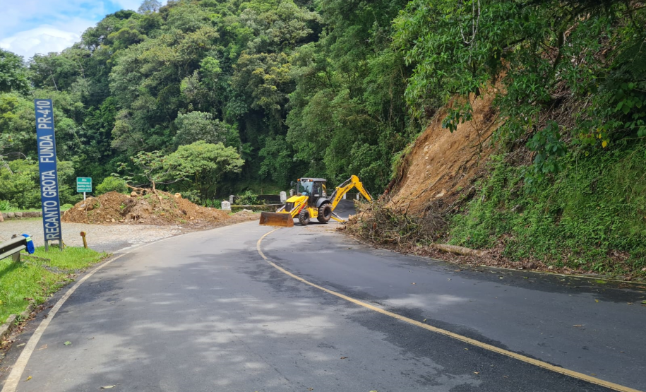 Serviços no km 8 da Estrada da Graciosa