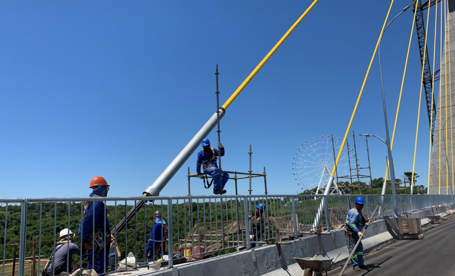 Fechamento dos tubos antivandalismo - Estais Frontais Brasil