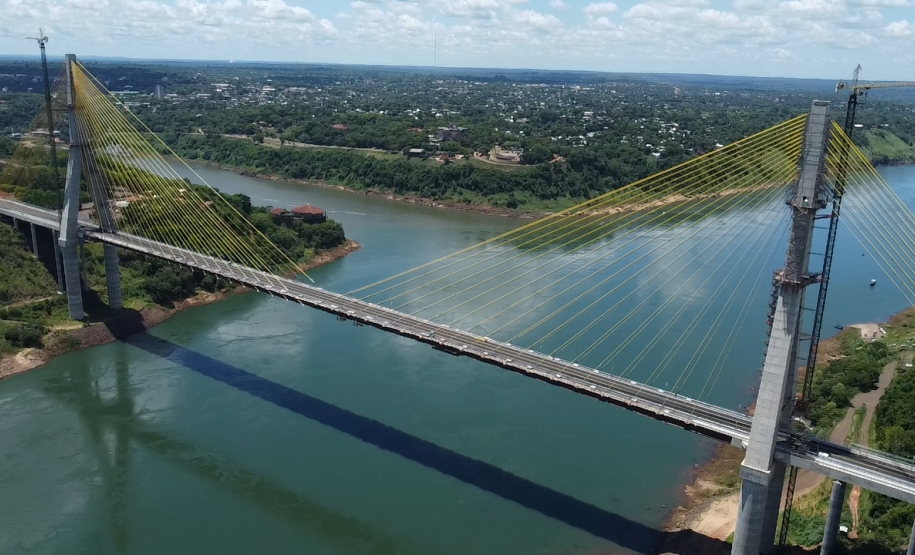 Vista lateral da Ponte