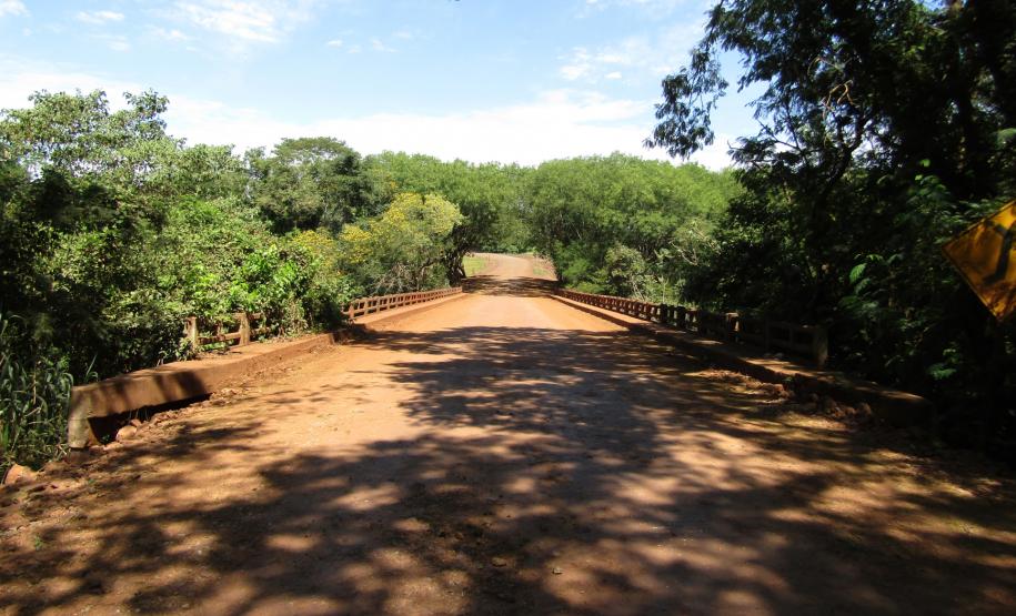 Ponte Rio Pirapó PR-461 no limite entre Maringá e Iguaraçu
