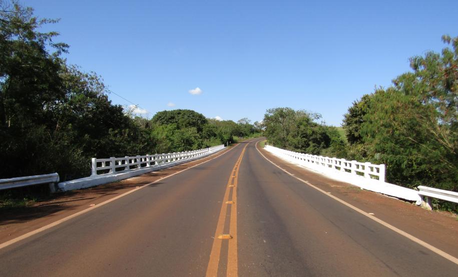 Ponte Rio Verde PR-239 no limite entre Assis Chateaubriand e Jesuítas