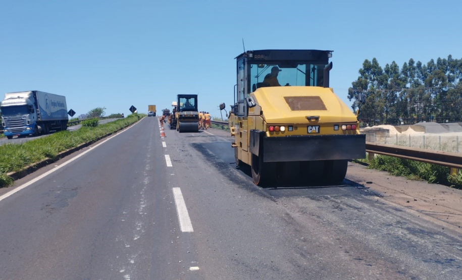 Km 190+480 P.2 L.D Aplicação e compactação Remendos Superficiais