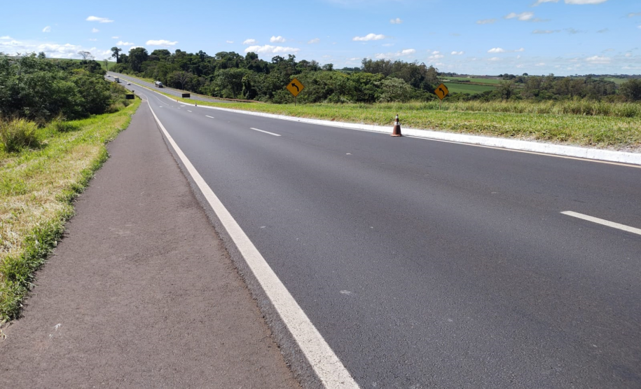 Limpeza e pintura de meio fio