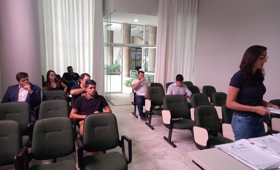 Sessão de abertura de envelopes no DER/PR