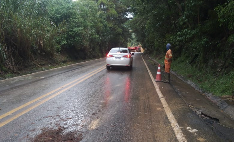 PR-340, próximo a Tibagi, sinalização próximo a queda de barreira