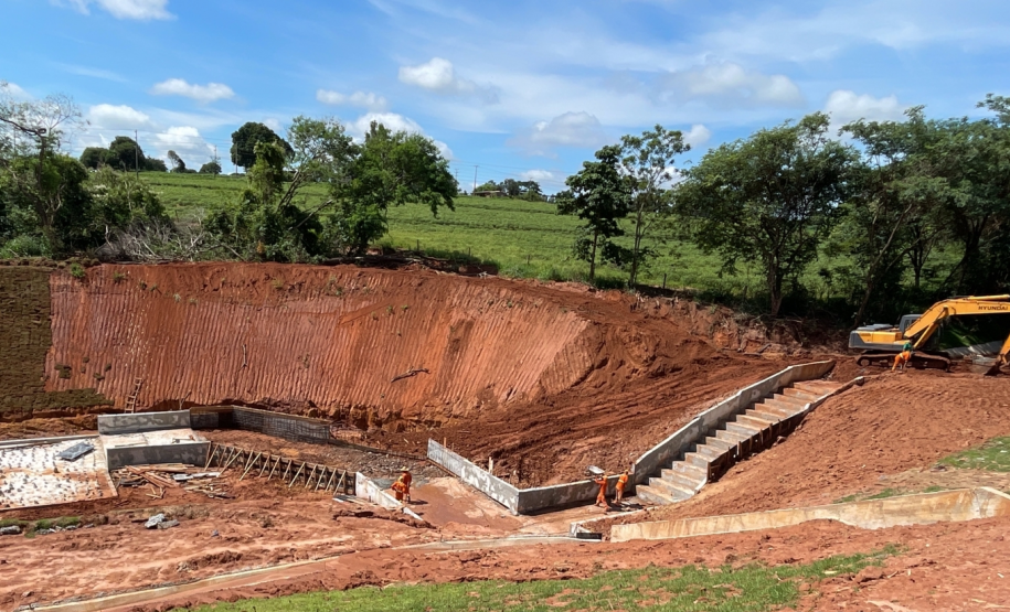 Recuperação de aterro na PR-492 em Tamboara