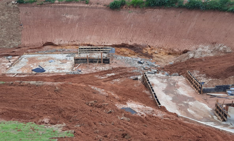 Recuperação de aterro na PR-492 em Tamboara