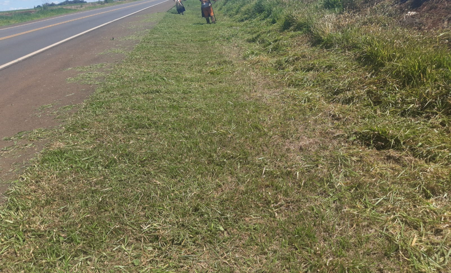 Roçada da faixa de domínio da PRC-158