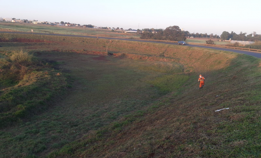 Roçada da faixa de domínio da PRC-158