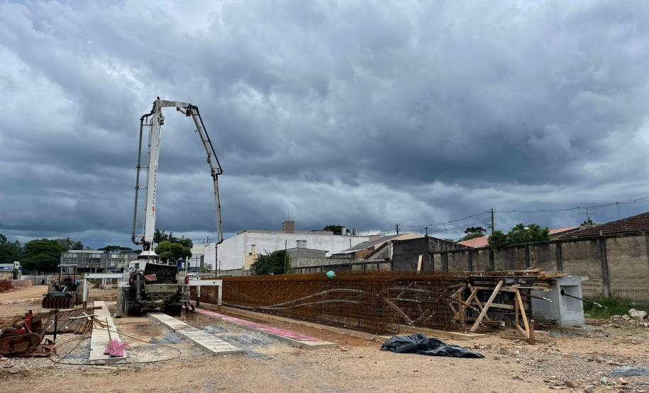 Canteiro de obras do novo viaduto da BR-376 em São José dos Pinhais