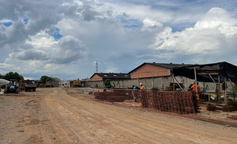 Canteiro de obras do novo viaduto da BR-376 em São José dos Pinhais
