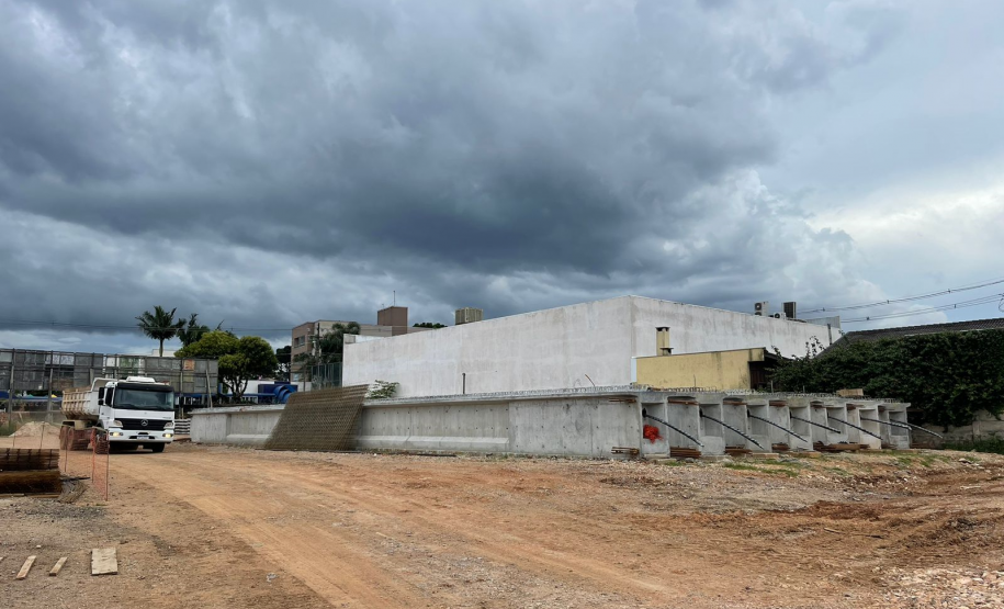 Canteiro de obras do novo viaduto da BR-376 em São José dos Pinhais