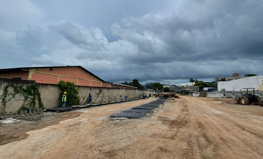 Canteiro de obras do novo viaduto da BR-376 em São José dos Pinhais