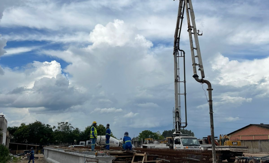 Canteiro de obras do novo viaduto da BR-376 em São José dos Pinhais