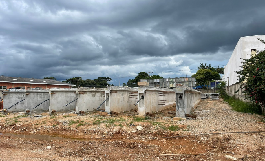 Canteiro de obras do novo viaduto da BR-376 em São José dos Pinhais