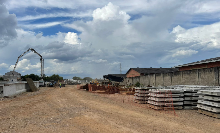 Canteiro de obras do novo viaduto da BR-376 em São José dos Pinhais
