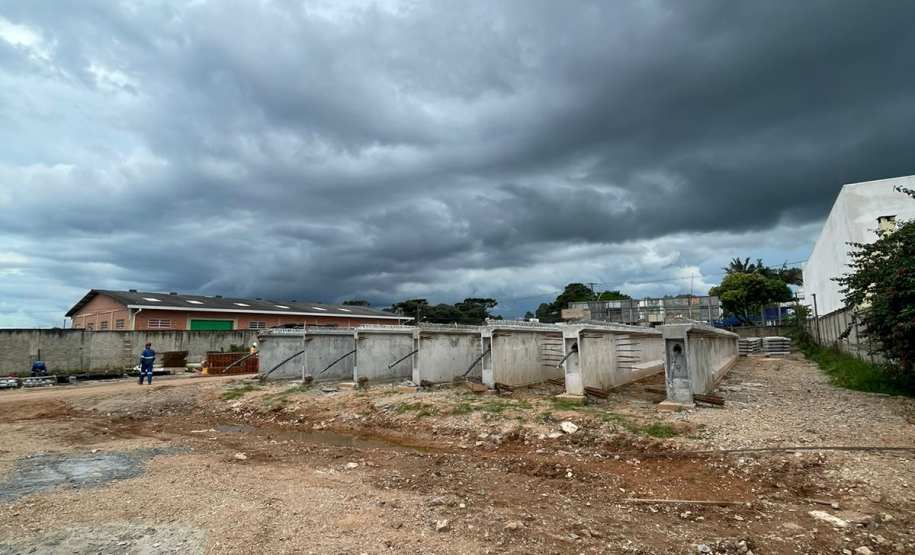 Canteiro de obras do novo viaduto da BR-376 em São José dos Pinhais