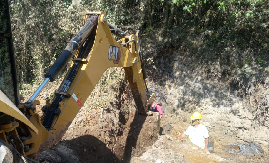 Conservação de via não pavimentada na área 03 da Superintendência Regional Leste do DER/PR